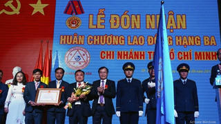 Chi nhánh Yến sào Khánh Hòa đón nhận Huân chương Lao động hạng ba