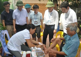 Khám, cấp thuốc miễn phí cho 8.500 người dân vùng ngập úng Chương Mỹ
