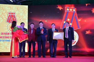 Tổng Cty CP Hợp Lực đón nhận Huân chương Lao động hạng Nhất