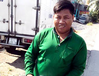 Ngăn gã tâm thần quậy, nam cảnh sát TP HCM bị đâm