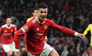 Ronaldo cân bằng kỷ lục cầu thủ xuất sắc nhất tháng tại Premier League của Rooney 