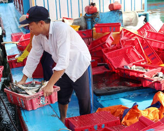 Ra khơi bất chấp lệnh cấm biển vô lý của Trung Quốc