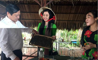 Chủ tịch Hội NDVN 'trải nghiệm' mô hình du lịch sinh thái của nông dân Tiền Giang