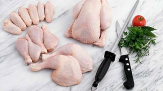 Các chuyên gia khuyên người tiêu dùng nên ăn thịt gà
