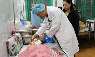 Vụ nổ tại Văn Phú (Hà Đông, Hà Nội): Nỗ lực cấp cứu bệnh nhân nặng