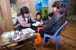 Phòng chống HIV, ma tuý:  Chú trọng từ y tế thôn bản
