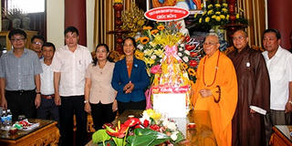 Lãnh đạo Kon Tum thăm chức sắc Phật giáo nhân Đại lễ Phật đản 2019