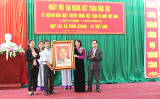 Phó Chủ tịch nước Đặng Thị Ngọc Thịnh dự Ngày hội đại đoàn kết tại Hà Giang