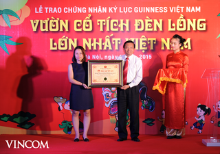 Vincom lập kỷ lục "Vườn cổ tích bằng đèn lồng lớn nhất Việt Nam"