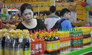 Hàng Việt chạy đua