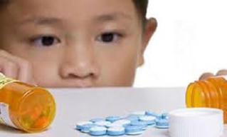 Bị bố mắng, bé trai uống thuốc chống động kinh tự tử