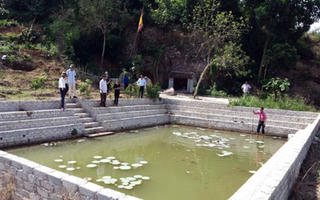 Phát hiện thi thể 4 cháu bé chết đuối ở giếng làng