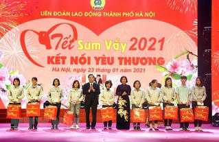 ‘Tết sum vầy’ của công nhân lao động Thủ đô