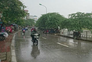 Sáng nay, Hà Nội có mưa giông, đề phòng lốc, sét và gió giật mạnh