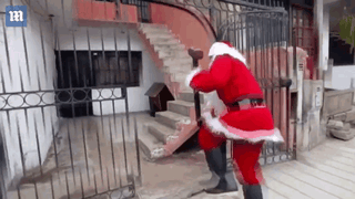  Ông già Noel vác búa đi bắt tội phạm ma tuý 