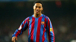 Ronaldinho tới Việt Nam