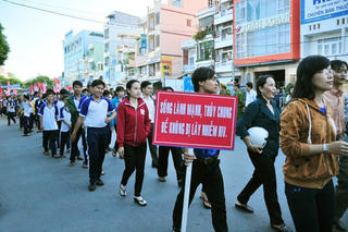 Phòng chống HIV/AIDS: Khó khăn với nữ giới