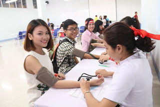 Hàng nghìn người tham gia hiến máu tình nguyện