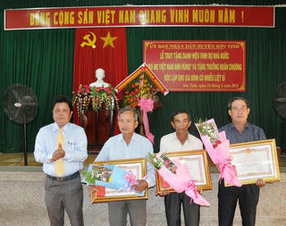 Truy tặng danh hiệu ‘Bà Mẹ Việt Nam Anh hùng’ và tặng thưởng Huân chương độc lập