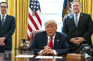 Tổng thống Trump ký dự luật chi tiêu và viện trợ kinh tế do đại dịch