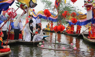 Nghìn người tham gia lễ rước nước trên sông Hoàng Long