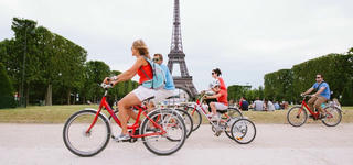 Người Paris trở về với… xe đạp