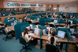 Viettel giảm 50% cước gọi tới tổng đài chăm sóc khách hàng