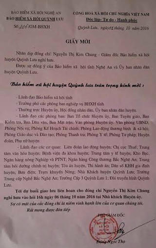 Giấy mời liên hoan Giám đốc BHXH nghỉ hưu có đóng dấu đỏ