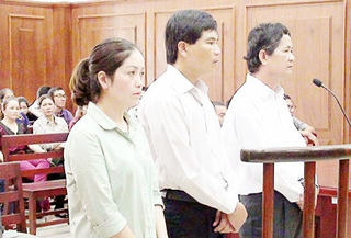 Giảm án cho 2 bị cáo 'tiêm vắc xin làm 3 trẻ sơ sinh chết'