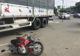 Ôtô tải va chạm với xe máy, 2 phụ nữ tử vong tại chỗ