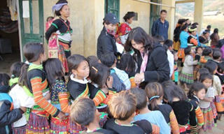 Người bắc những nhịp cầu