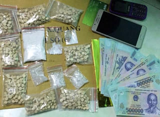 Bắt nữ quái ‘nhiều tên’ thu hơn nghìn viên thuốc ‘lắc’