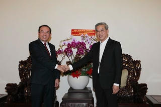 Bí thư Thành ủy TP HCM chúc mừng Giáng sinh tại Tòa Tổng Giám mục thành phố