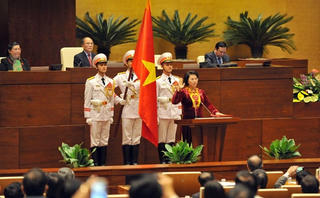 Tuyên thệ trước nhân dân