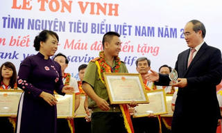 Tôn vinh 100 người hiến máu tình nguyện tiêu biểu