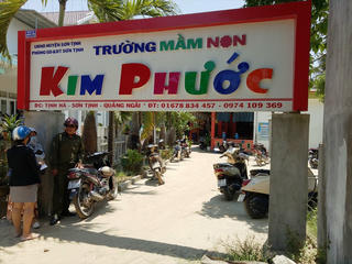 Cháu bé 18 tháng tuổi ngã xuống mương nước tử vong