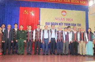 Chủ tịch nước, Chủ tịch Mặt trận về với bà con nơi rốn lũ Quảng Nam  