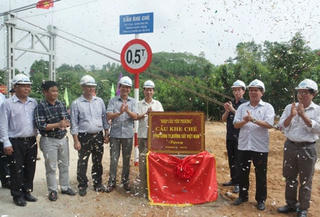 Thêm một cây cầu treo dân sinh cho người dân vùng sâu
