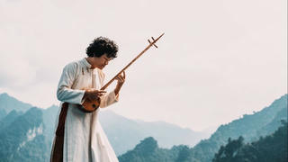 Người tôn vinh các nhạc cụ dân tộc