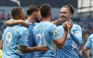 Tân binh Jack Grealish ghi bàn may mắn, Man City vùi dập Norwich 5-0