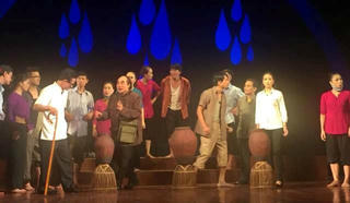 Vở tuồng 'Ao làng'