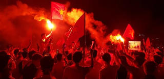 Báo Hàn Quốc choáng về CĐV Việt Nam: 'Như thể họ đang dự World Cup'