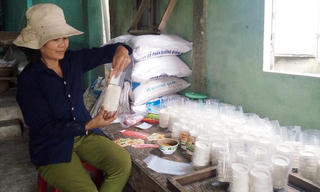 Sôi động làng nghề làm bánh in, dệt chiếu