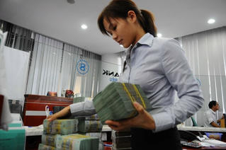 Lãi suất vẫn ở mức cao