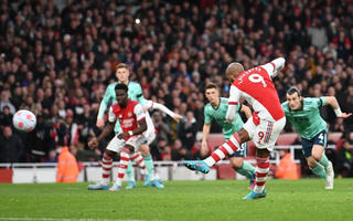 Đánh bại 2-0 Leicester, Arsenal trở về vị trí thứ tư Premier League