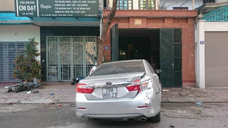 Nhân chứng: Một cô gái cầm lái xe Camry tông chết 3 người ở Ái Mộ
