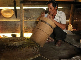 Nghề đan lát  trên đỉnh Răng Cưa