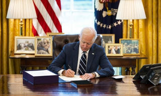 Tổng thống Biden phê duyệt gói cứu trợ Covid-19 trị giá 1,9 nghìn tỷ đô la