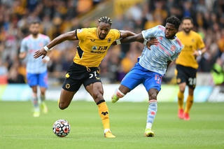 Man United thắng hú vía trước Wolves nhờ bàn thắng tranh cãi