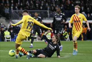 Barcelona thắng đậm Real Madrid